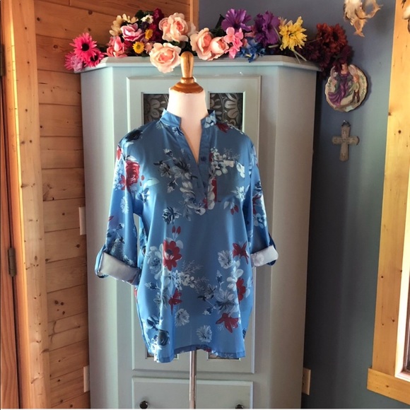 Beautiful Blouse w/ Button Up Sleeves. Brand NEW!! - Picture 3 of 8